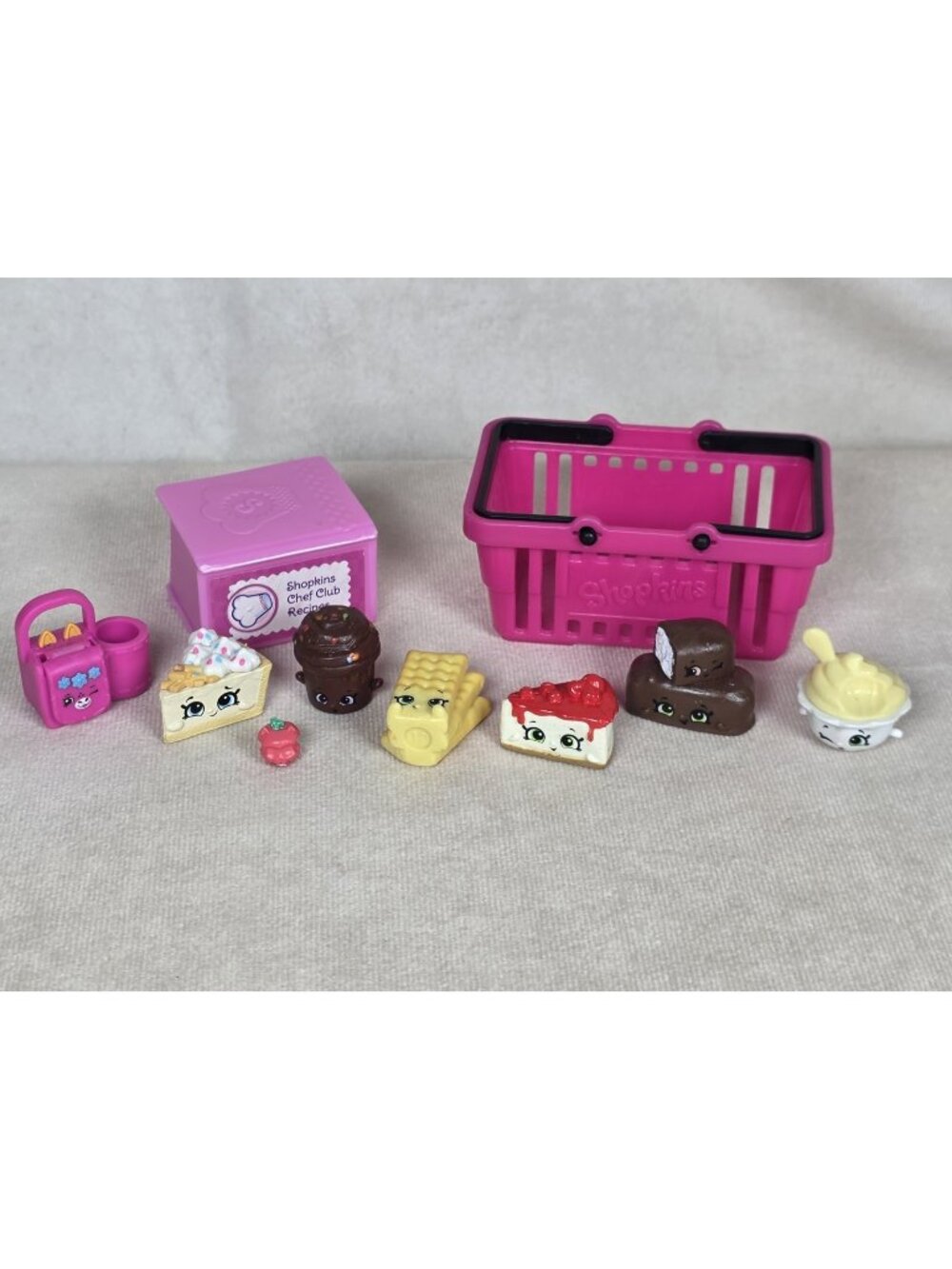 Shopkins  10 Piece Collectible Mixed Series Mini Food Toys